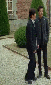 kwon-sangwoo-handshake